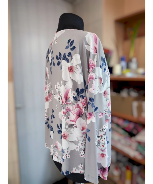 Popielata bluzka z rękawem 3/4 kimono - białe magnolie